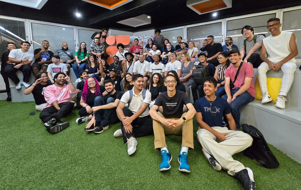 Meetup presencial da Orange Juice e Thasfin no escritório da FCamara em São Paulo.